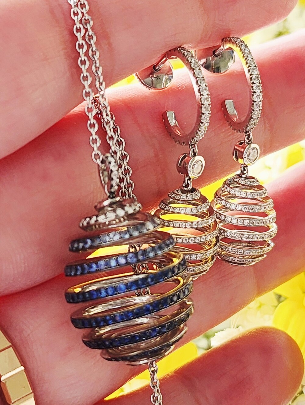 $36,000 Faberge 18kt Gold Essencè Diamond Sapphire Earrings & Necklace Set - Picture 2 of 12